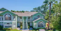 Sleeps 10! Gorgeous Decor, Htd Pool, Near Dis, LOW RATES!