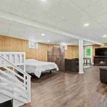 NEWLY RENOVATED! Lake George Mtn Retreat: BBQ, Firepit, 2-tiered Deck! Rooms