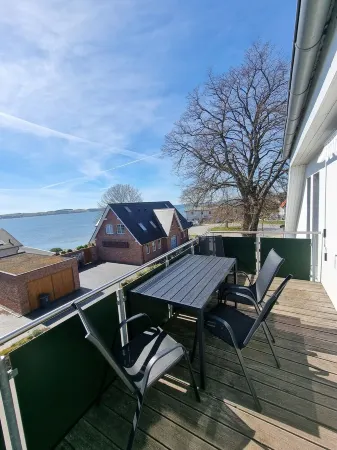 Sonnige Ferienwohnung mit Südbalkon und Meerblick