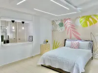 Pink Bliss Studio at Isla Verde w/pool and parking