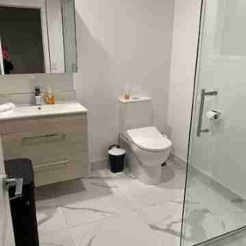 Coastal Sanctuary - Brand New Modern Townhouse Rooms