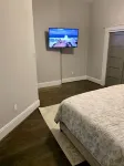 Canary Cottage in the Heart of MainStrasse Village Hotels near Devou Park