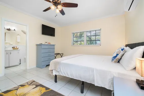 Dreamers Getaway - Relaxing unit with large rooms, full kitchen, & fast Wi-Fi