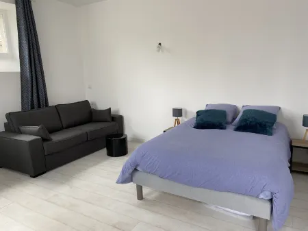 New studio less than 5 minutes from the beaches of the Pink Granite Coast Отели в г. Требёрден