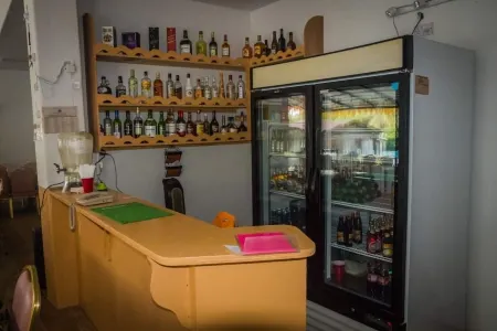 Francein's 1BR Apartment Suites Spencer Отели в г. Мику