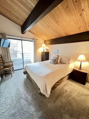 Cozy Condo Incline Village, Nth Shore Lake Tahoe. Lake Front Walks & Near to SKI