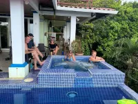 Exclusive Villa with panoramic vistas of city and mountains from your own hottub