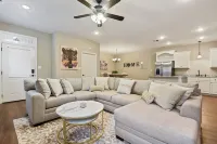 Minutes from LSU, SU, & Downtown Baton Rouge!