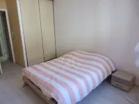 4-bed apartment ideally located 10 minutes walk from the lake