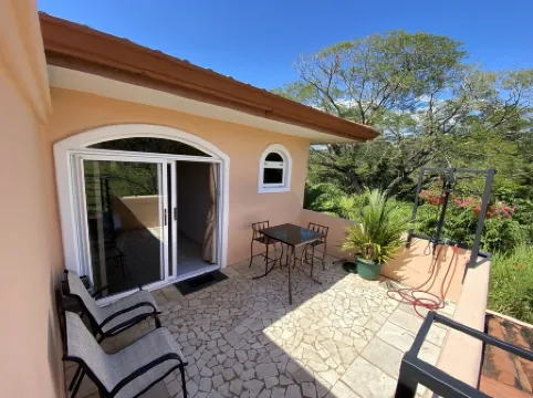 Walking distance to swimming beach, Studio apartment, super safe, near Samara