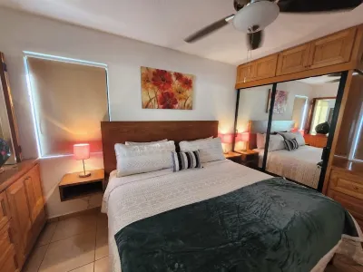 1-bedroom condo. Gated complex with pool. Easy walk  to eateries, beach, shops Hotels near San José del cabo b.c.s