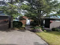 House On the Shore of Lake Ontario Near Presqu'ile Park Hotels in Quinte West