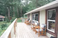 Spacious & Private Cottage | Escape into Nature| Deep River, Algonguin Hotel a Laurentian Hills
