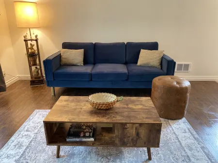 Affordable and Spacious unit 1 block from the Seattle Light Rail! Отели рядом со станцией Link Light Rail - Tukwila Station