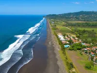 Steps from beach with private pool, rooftop terrace & swim up bar beach club! Playa Hermosa 호텔