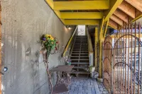 Beautiful & One-of-a-Kind Downtown Minturn Apartment. Minutes to Vail.