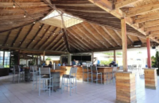 Newly renovated condo just a few steps from Sapphire Beach.