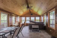 Private Waterfront 4 Season Cottage - Must See!