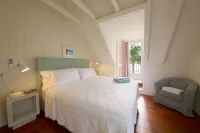 Harbourside house with private pool - amazing sea views! فنادق في 