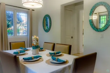 Todd’s Place Harbour Island Отели в г. Данмор-Таун