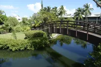 Prime Residence #6 on 7 Mile Beach, High-End Ground Floor Beachfront Condo