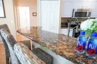 Come Home to Paradise….Screened in pool with covered lanai and hot tub فنادق في Sebastian