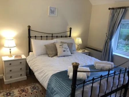 A traditionally furnished cottage with fantastic views across the Alde Estuary