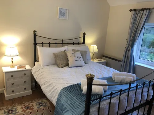 A traditionally furnished cottage with fantastic views across the Alde Estuary