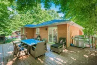 Innisfil Retreat: Hot Tub, Sauna, Pool Table