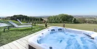 Villa Les Hauts, Luxury villa with panoramic view and jacuzzi