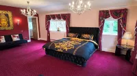 Stratford 4 BR Family Mansion with Pool, Gym & BBQ Hotels in Beaudesert