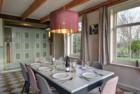 Stay at our beautiful farmhouse, enjoy the authentic atmosphere Отели в г. Монникендам