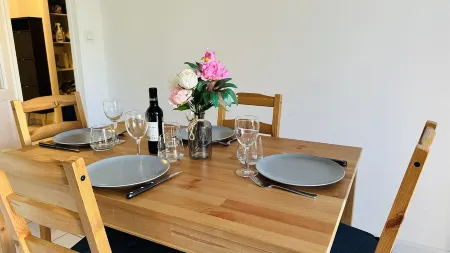 Appartement R de C, Terrasse, Parking, Proche de la mer Dans Résidence Sécurisée