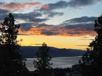 Naramata Sunset Oasis : Couples romantic getaway.