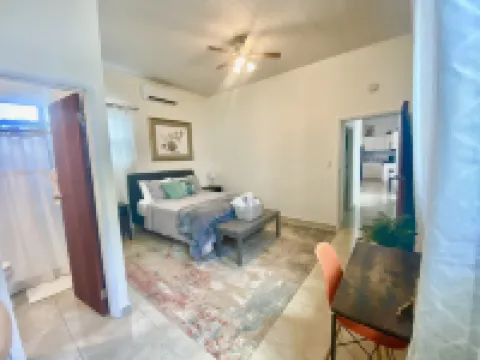 No Chores! 2 BD 2 BA in the heart of Havensight サウスサイドのホテル