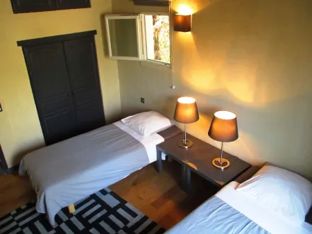 100% quiet in Uzès! pool 10X5m, 70m² with AC + private terrace, WIFI, big garden