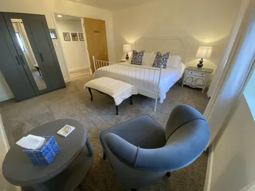 Historic Firehouse - Spacious, Private & Clean Hotels in Kachina Village