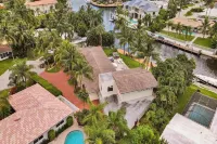 Waterfront 6BR Heated Pool Jacuzzi Close To Beach