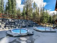 Top-Floor Condo with stunning mountain views!