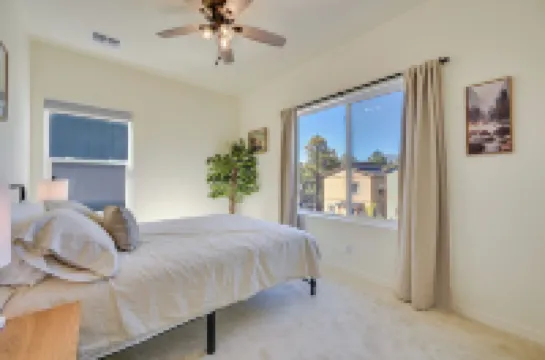 2 Mi to Dtwn Flagstaff: Home w/ Balcony!