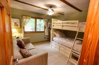 Hideout- Spacious Pet Friendly Home ready!!