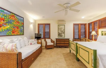 Casa Nostra by KlabHouse 5BDRM w / Pool and Chef