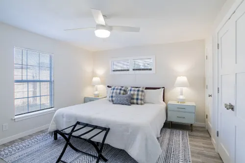 House in Mobile Newly Renovated! Quiet street & centrally located to interstate!
