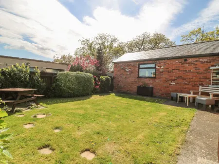 1 Pines Farm Cottages Отели в г. Selby District