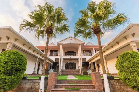 Seclude Palampur, Tea Estate Отели в г. Кангра