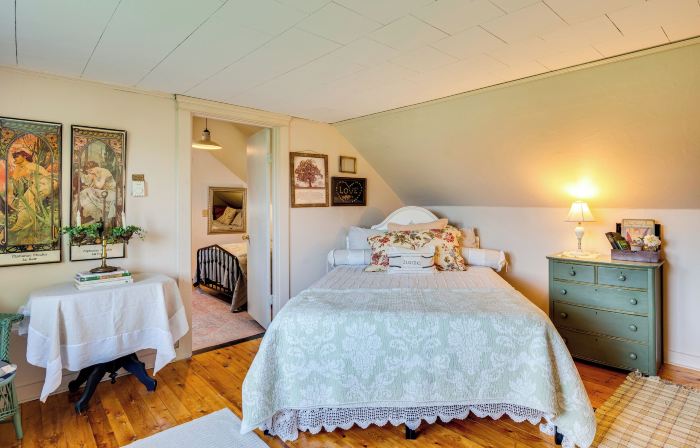 True North Farm House - Historic Family Home