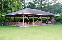 LYN Aire Motel - Lake George - Mountain view