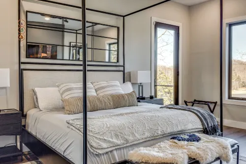 Lakefront Gem: Dock & Hot Tub in Jacksboro - Boutique