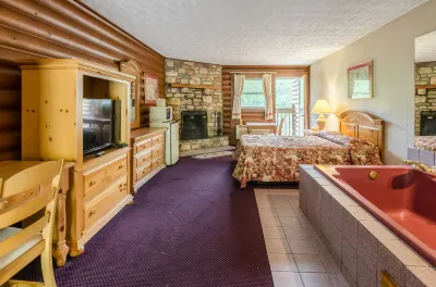 Highland Hills Motel & Cabins فنادق في Watauga