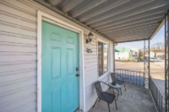 Cozy 2 Bedroom Getaway Hotels in Ludlow